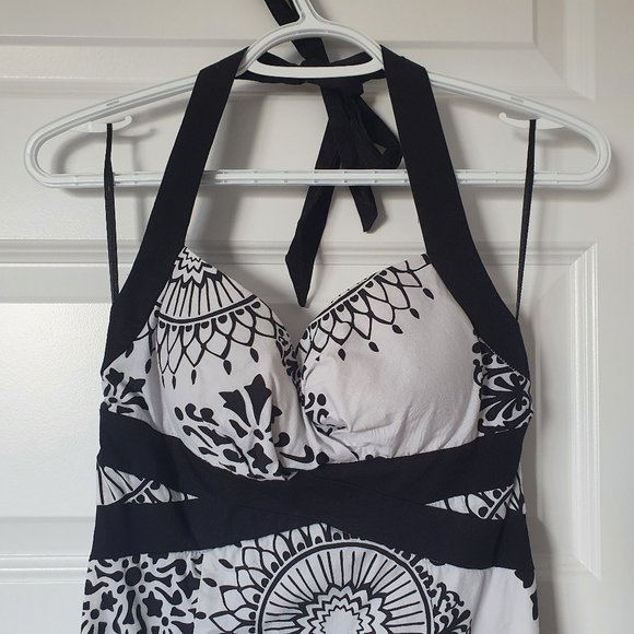 Majora - black and white halter style dress (Small) - Picture 2 of 5